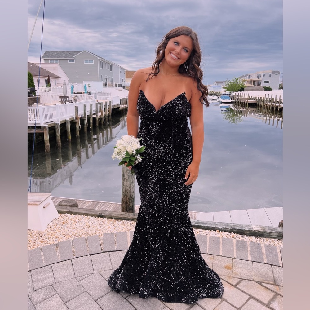 Portia and Scarlett Black Sparkling Sequin Gown Best Dressed Prom Winner